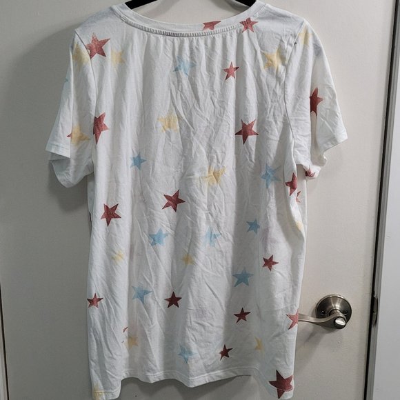 Large Ricki's Hi-Lo Star Patterned V-Neck Shirt - Picture 2 of 8